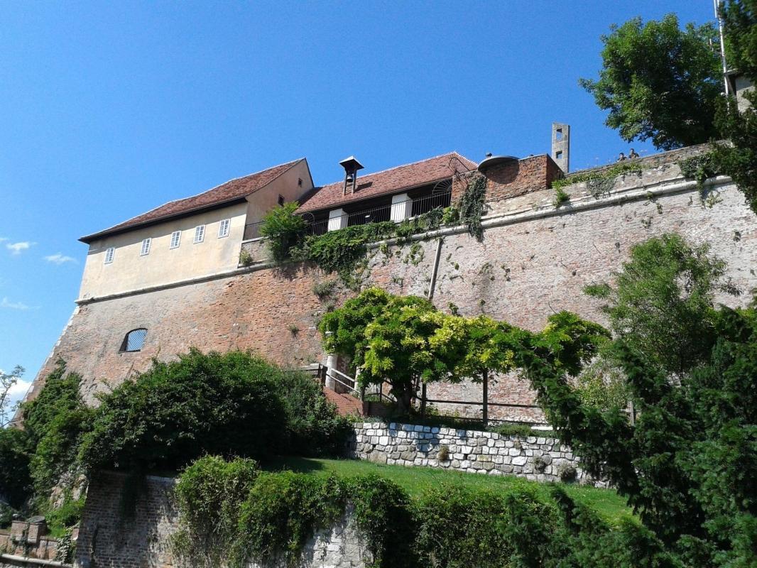 https://media-cdn.tripadvisor.com/media/attractions-content--1x-1/0b/39/ae/57.jpg