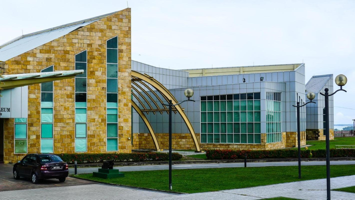 https://media-cdn.tripadvisor.com/media/attractions-content--1x-1/0b/39/b0/b8.jpg