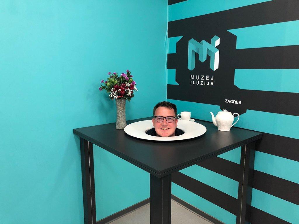 https://media-cdn.tripadvisor.com/media/attractions-content--1x-1/0b/39/b4/f0.jpg