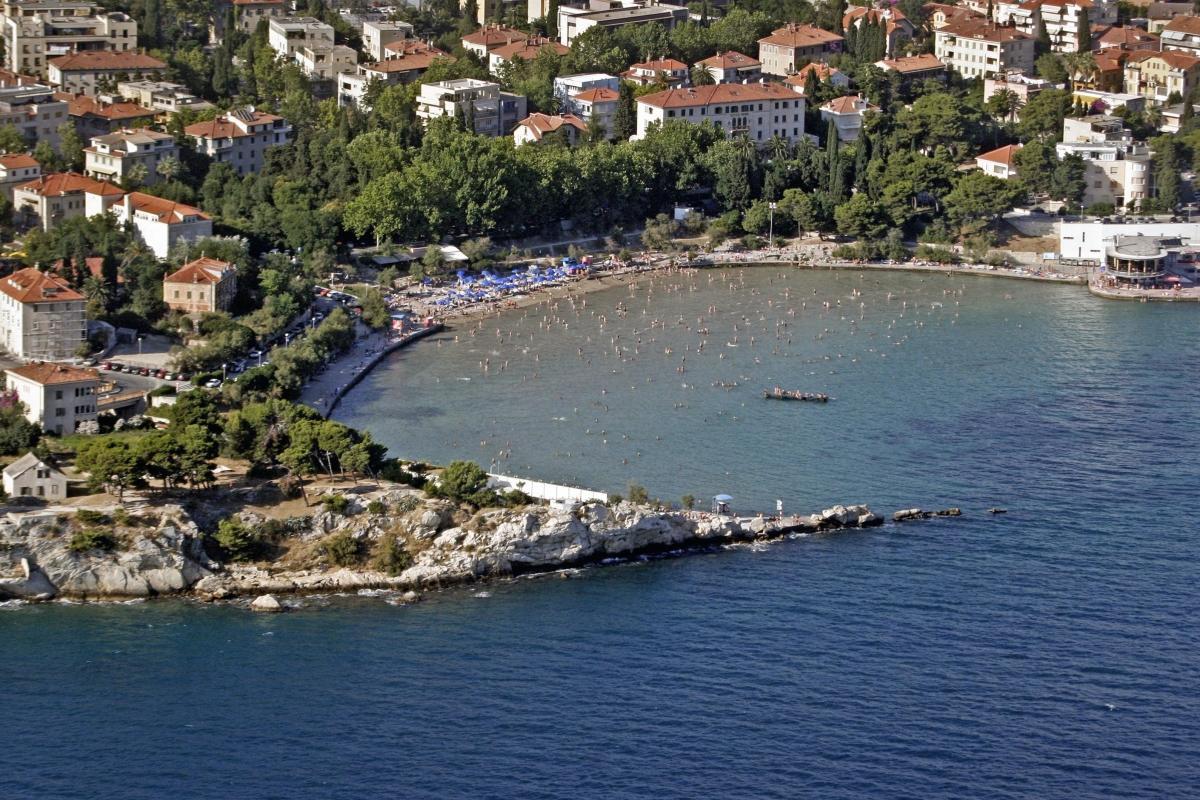 https://media-cdn.tripadvisor.com/media/attractions-content--1x-1/0b/39/b7/6f.jpg