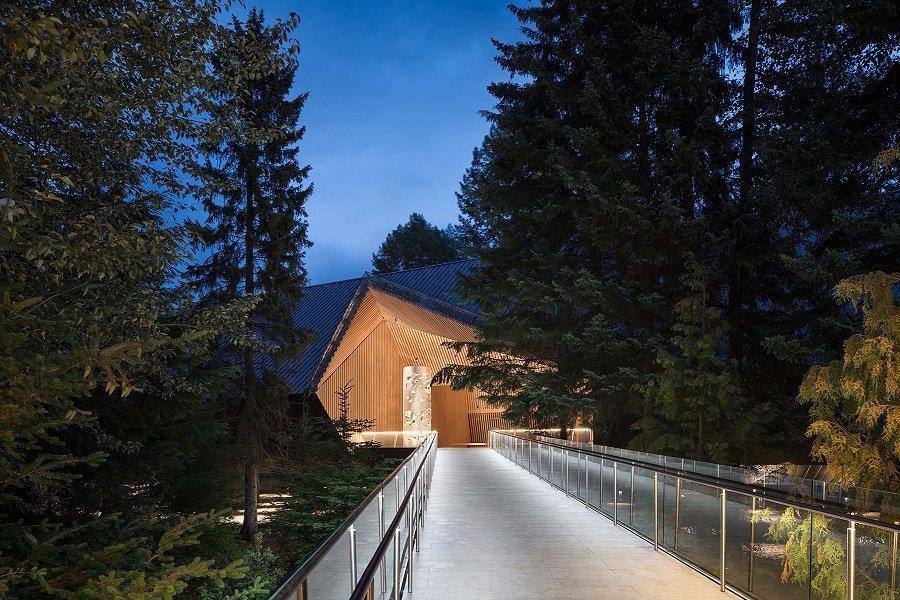 https://media-cdn.tripadvisor.com/media/attractions-content--1x-1/0b/39/b8/8d.jpg