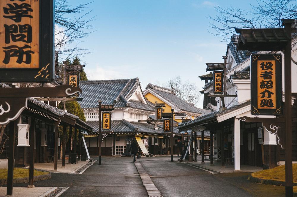 https://media-cdn.tripadvisor.com/media/attractions-content--1x-1/0b/39/ba/ee.jpg