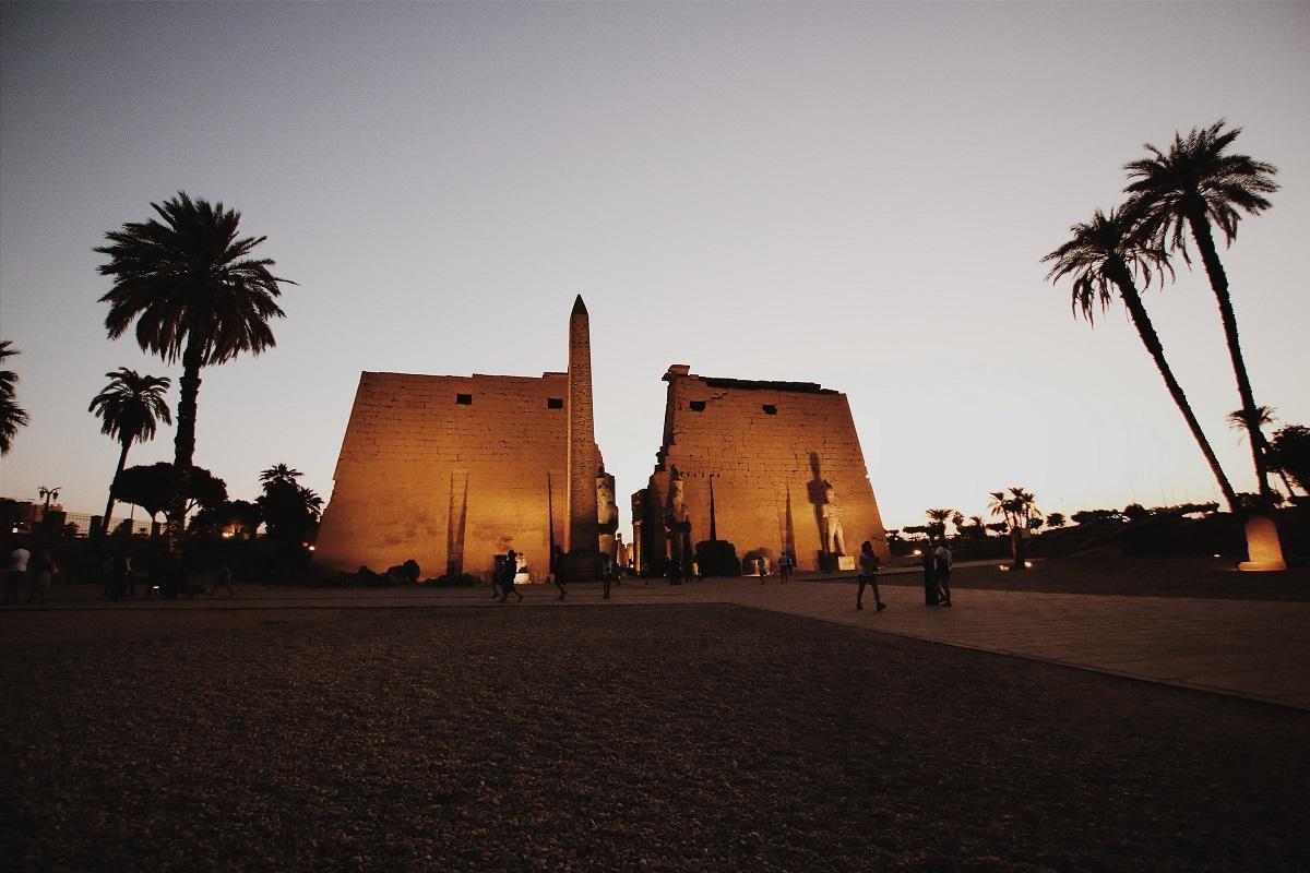 https://media-cdn.tripadvisor.com/media/attractions-content--1x-1/0b/a8/66/f7.jpg