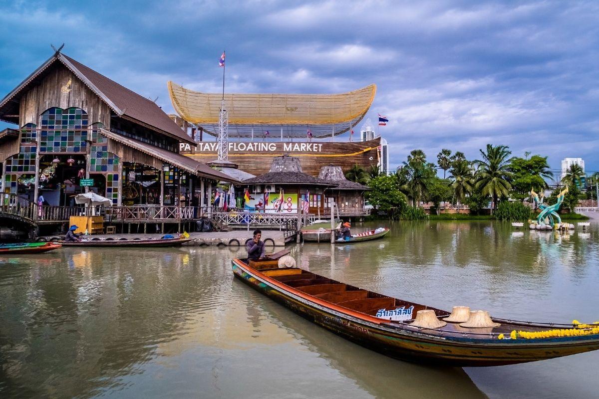 https://media-cdn.tripadvisor.com/media/attractions-content--1x-1/0b/df/05/a3.jpg
