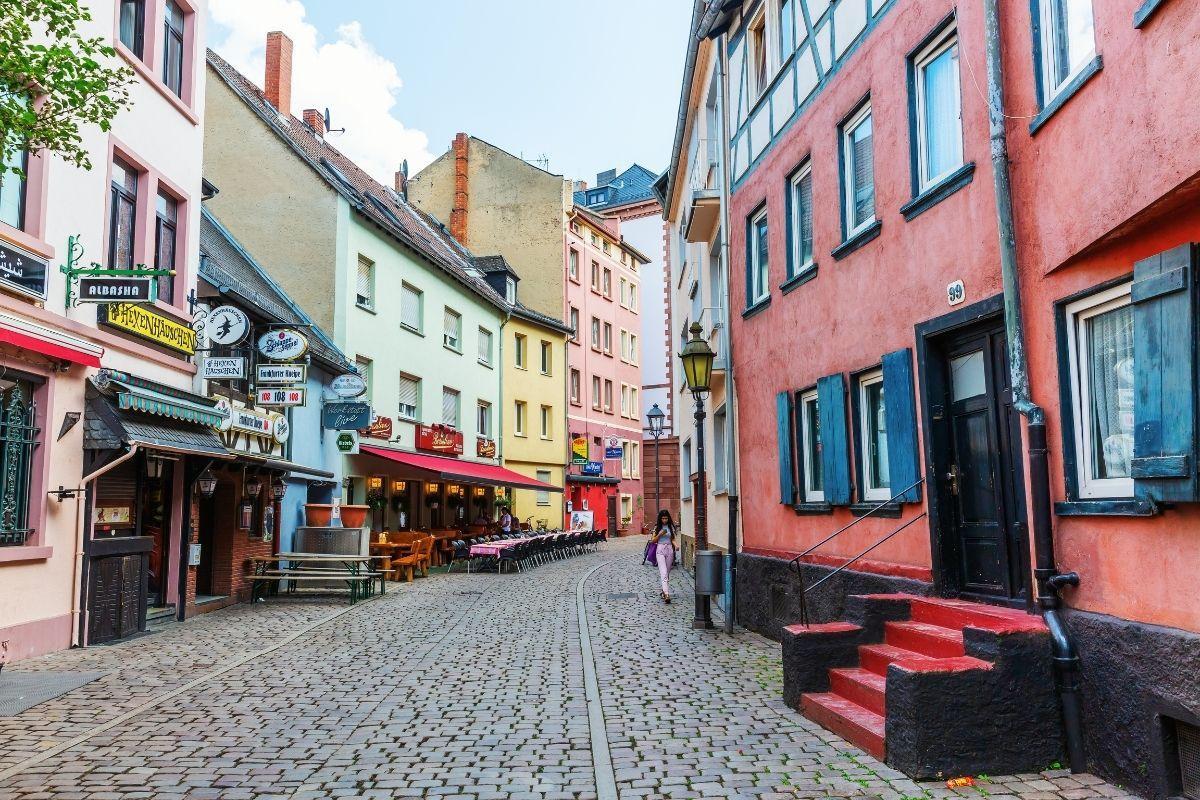 https://media-cdn.tripadvisor.com/media/attractions-content--1x-1/0b/df/cf/0f.jpg