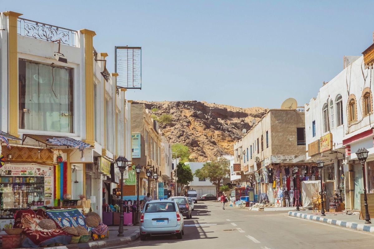 https://media-cdn.tripadvisor.com/media/attractions-content--1x-1/0b/df/d0/1b.jpg