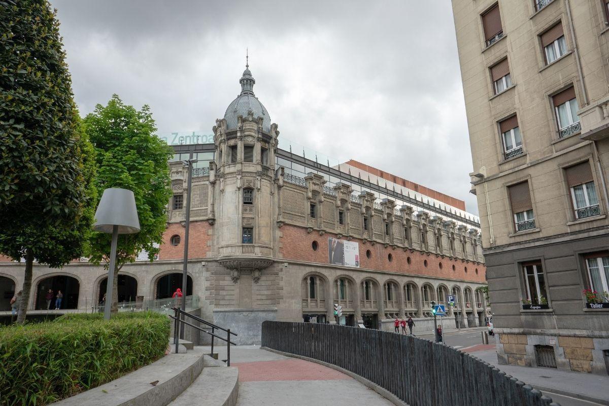 https://media-cdn.tripadvisor.com/media/attractions-content--1x-1/0b/f8/ee/29.jpg
