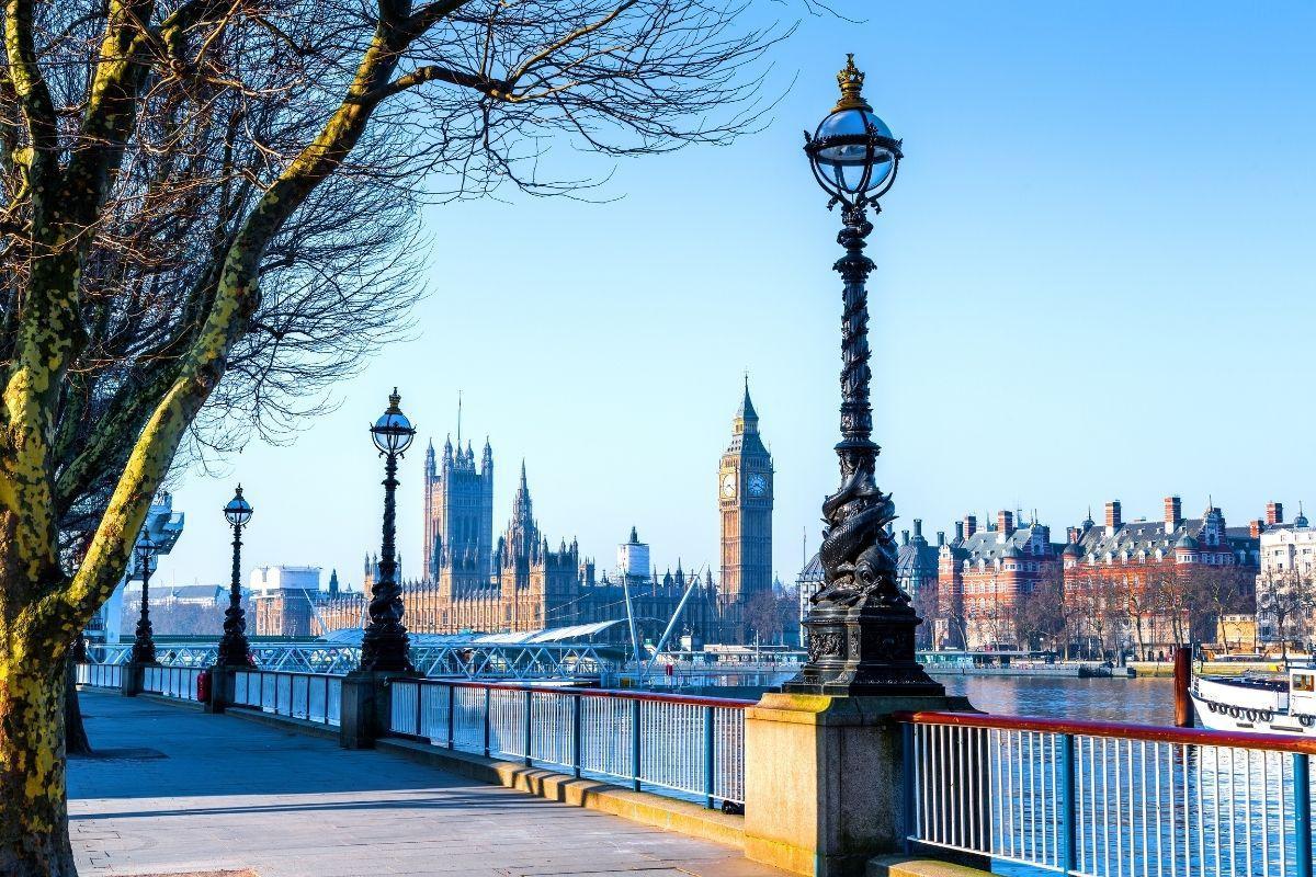 https://media-cdn.tripadvisor.com/media/attractions-content--1x-1/0b/fa/79/18.jpg