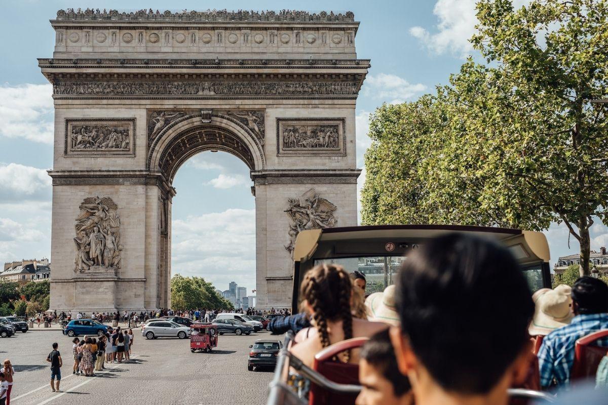 https://media-cdn.tripadvisor.com/media/attractions-content--1x-1/0d/0e/1f/de.jpg