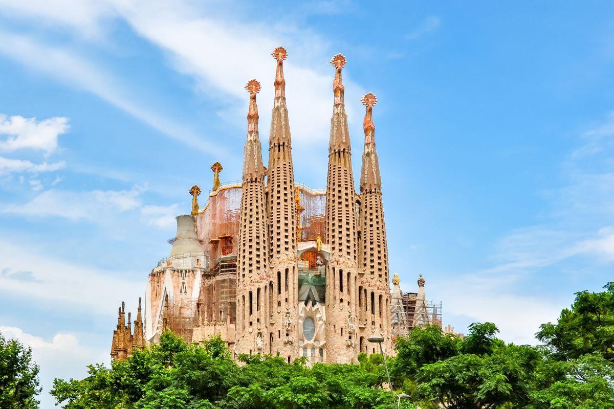 https://media-cdn.tripadvisor.com/media/attractions-content--1x-1/12/33/15/ac.jpg