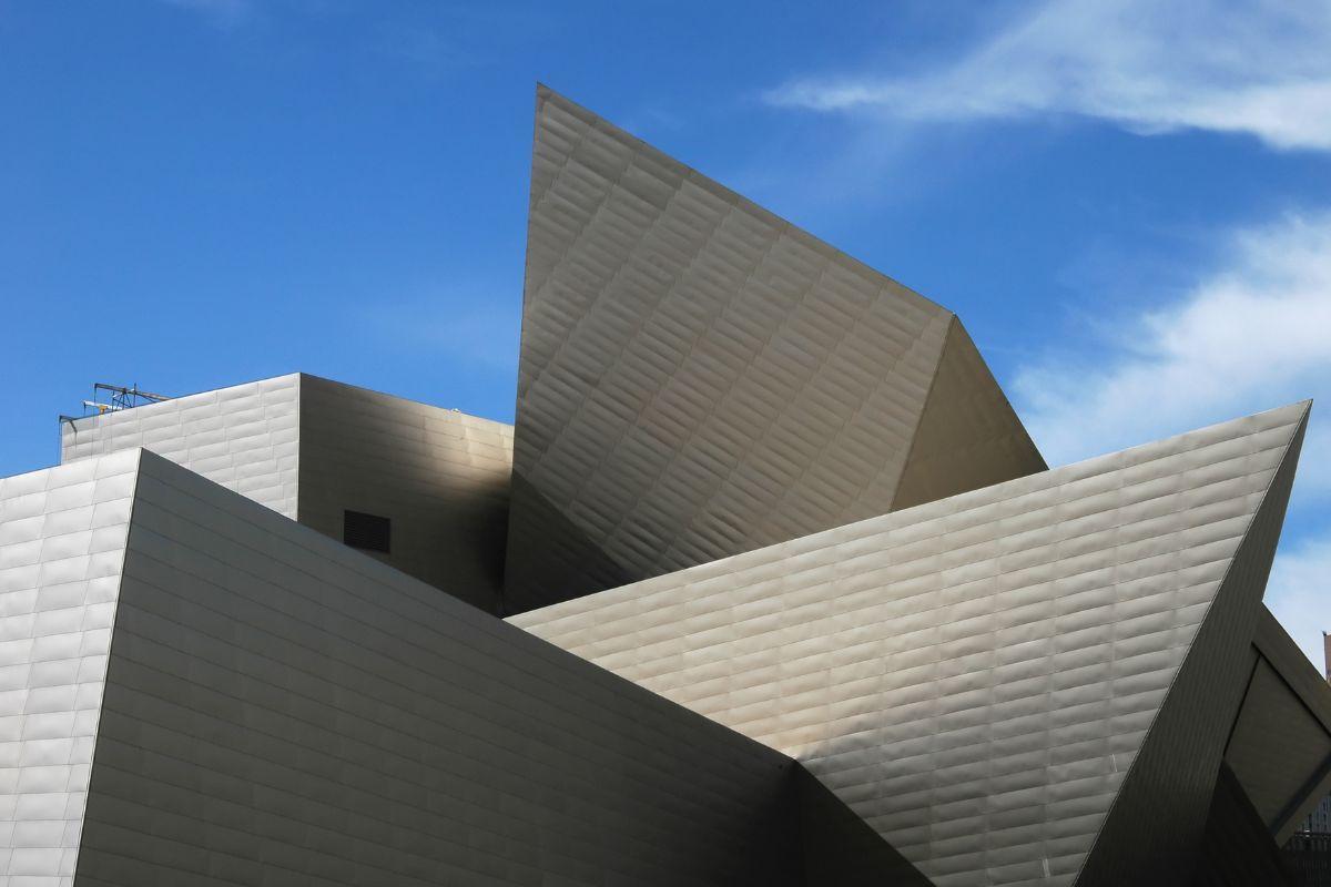 https://media-cdn.tripadvisor.com/media/attractions-content--1x-1/12/33/66/89.jpg