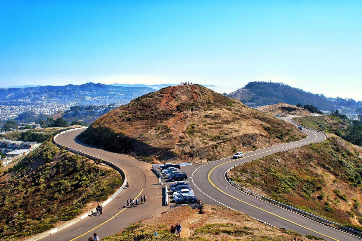 https://media-cdn.tripadvisor.com/media/attractions-content--1x-1/12/3f/3c/b6.jpg