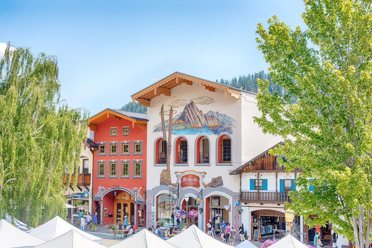https://media-cdn.tripadvisor.com/media/attractions-content--1x-1/12/3f/3d/d8.jpg