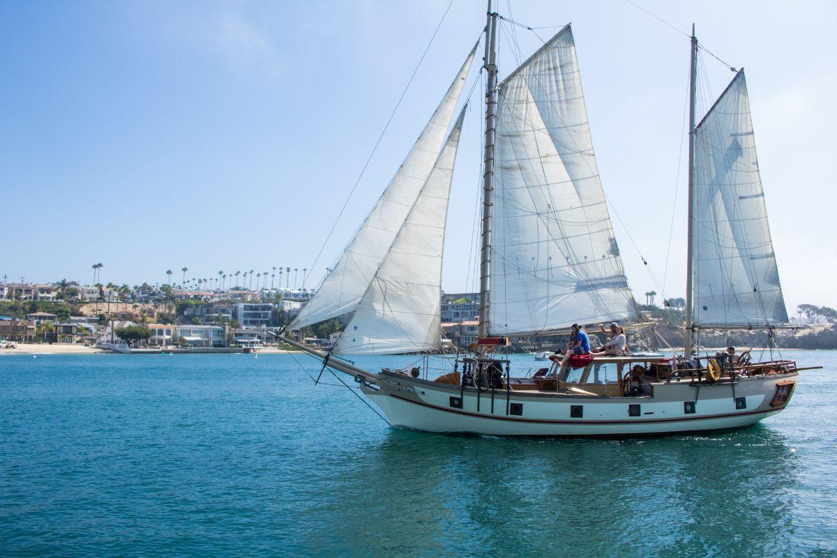 https://media-cdn.tripadvisor.com/media/attractions-content--1x-1/12/3f/3e/23.jpg