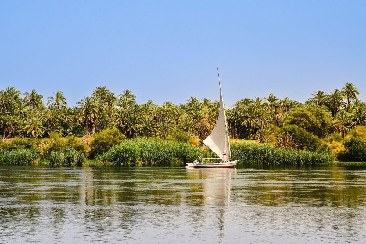 https://media-cdn.tripadvisor.com/media/attractions-content--1x-1/12/3f/40/c1.jpg