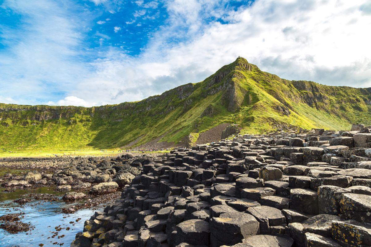 https://media-cdn.tripadvisor.com/media/attractions-content--1x-1/12/3f/41/89.jpg