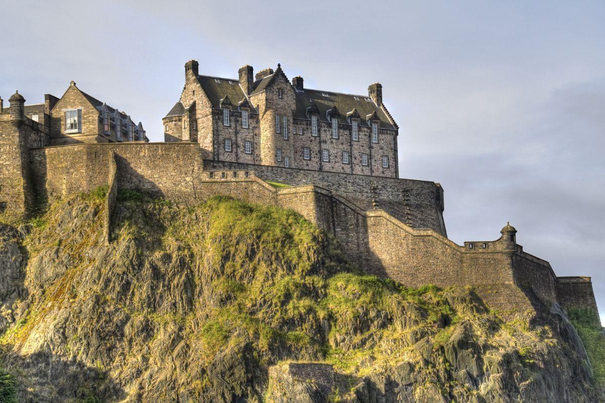 https://media-cdn.tripadvisor.com/media/attractions-content--1x-1/12/3f/5b/07.jpg