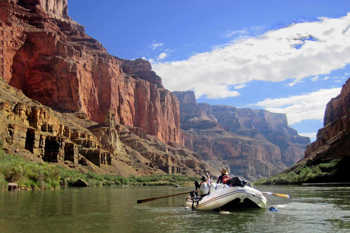 https://media-cdn.tripadvisor.com/media/attractions-content--1x-1/12/3f/5c/b2.jpg