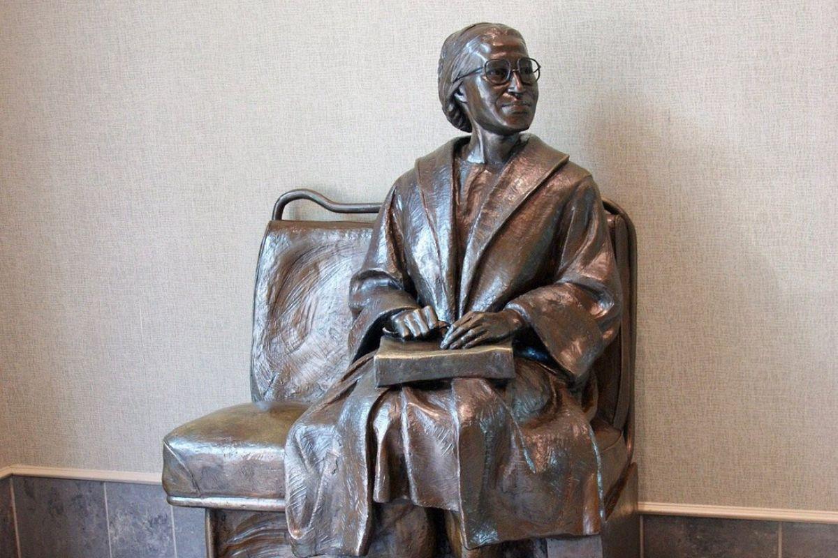 https://media-cdn.tripadvisor.com/media/attractions-content--1x-1/12/57/f8/b1.jpg