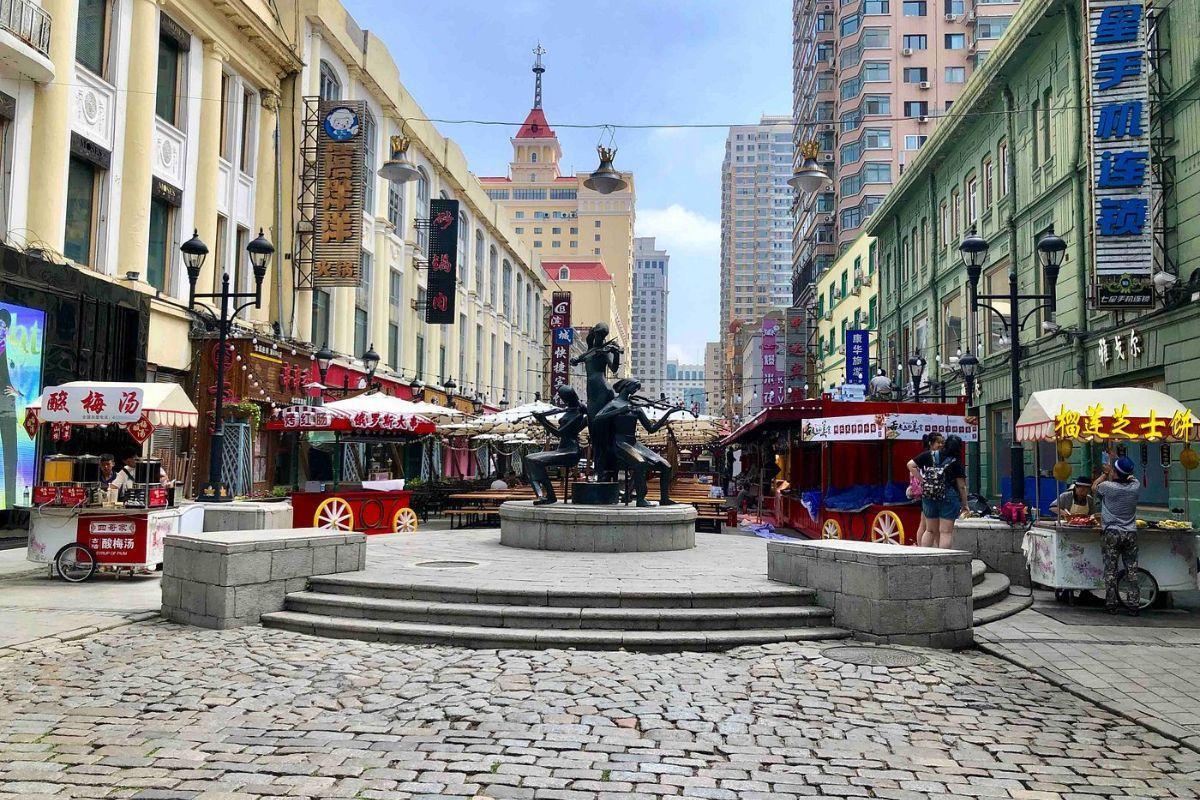 https://media-cdn.tripadvisor.com/media/attractions-content--1x-1/12/e8/ed/91.jpg