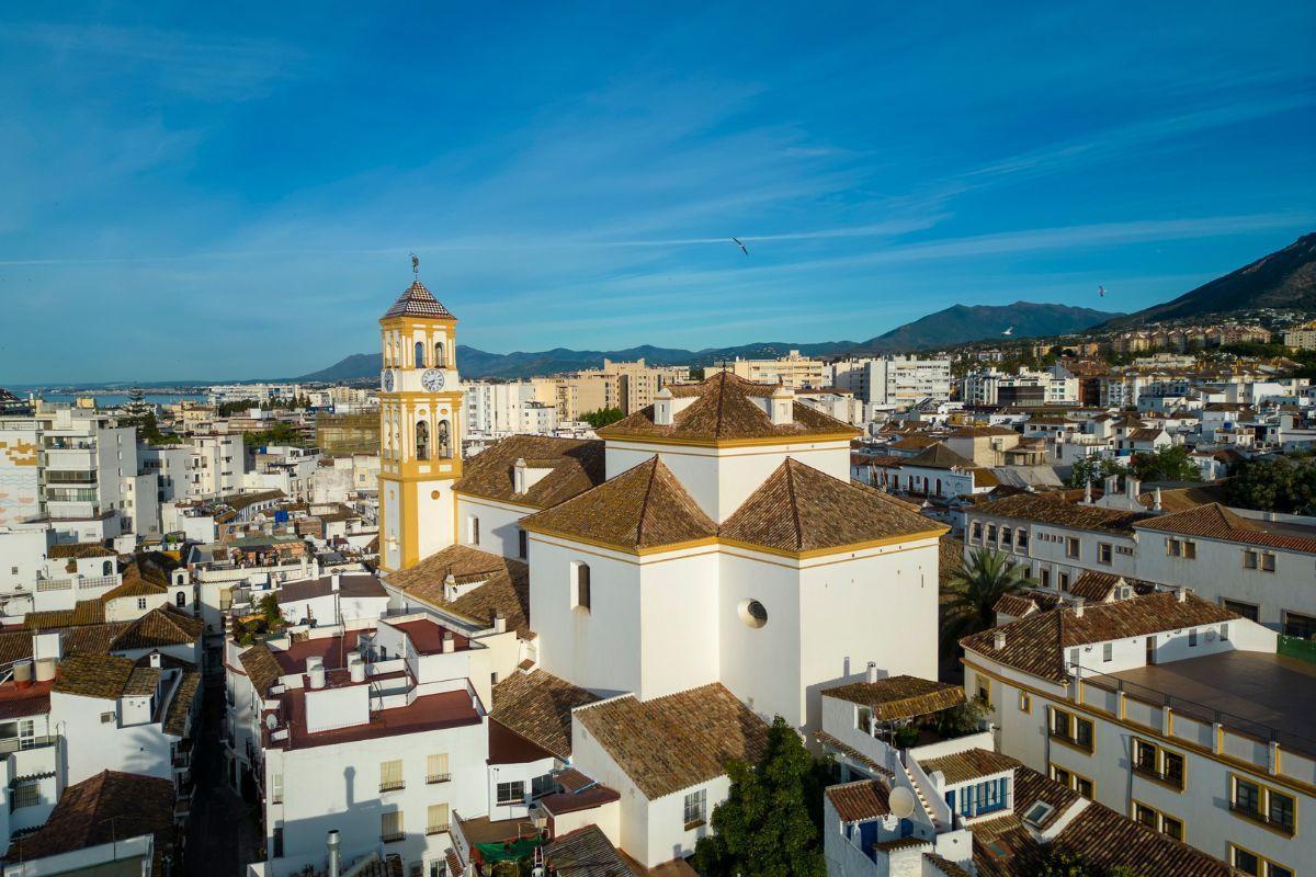 https://media-cdn.tripadvisor.com/media/attractions-content--1x-1/12/f1/d2/dd.jpg