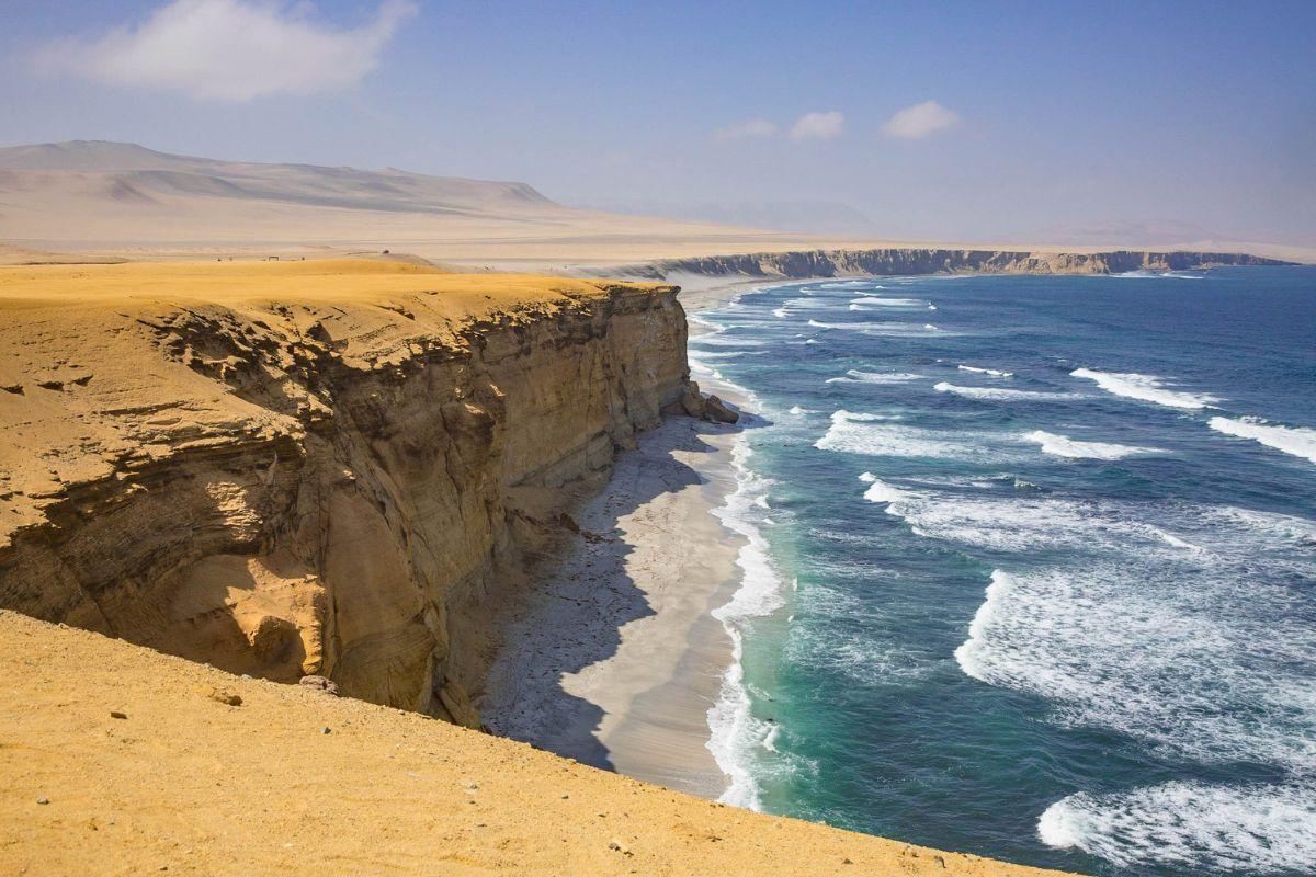 https://media-cdn.tripadvisor.com/media/attractions-content--1x-1/13/16/4e/e1.jpg