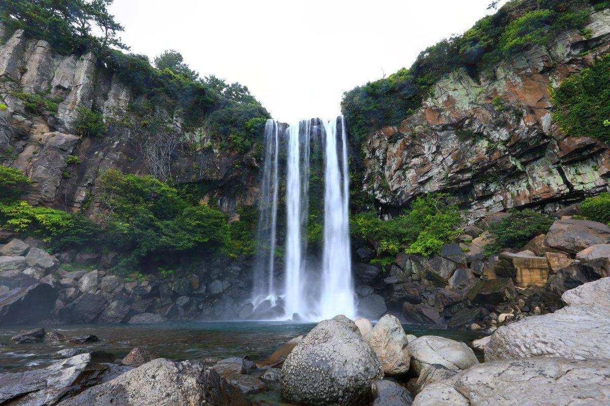 https://media-cdn.tripadvisor.com/media/attractions-content--1x-1/13/16/92/32.jpg
