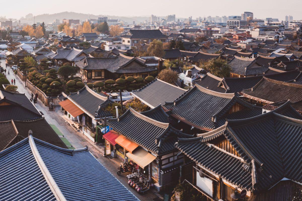 https://media-cdn.tripadvisor.com/media/attractions-content--1x-1/13/2a/a0/cc.jpg