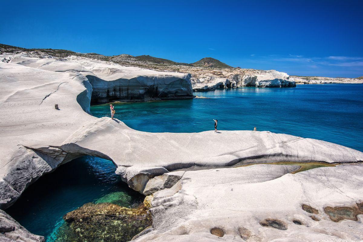 https://media-cdn.tripadvisor.com/media/attractions-content--1x-1/13/2b/3f/57.jpg