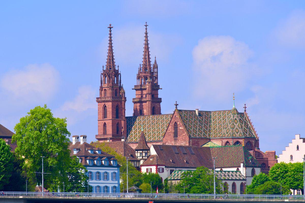 https://media-cdn.tripadvisor.com/media/attractions-content--1x-1/13/91/2e/b2.jpg