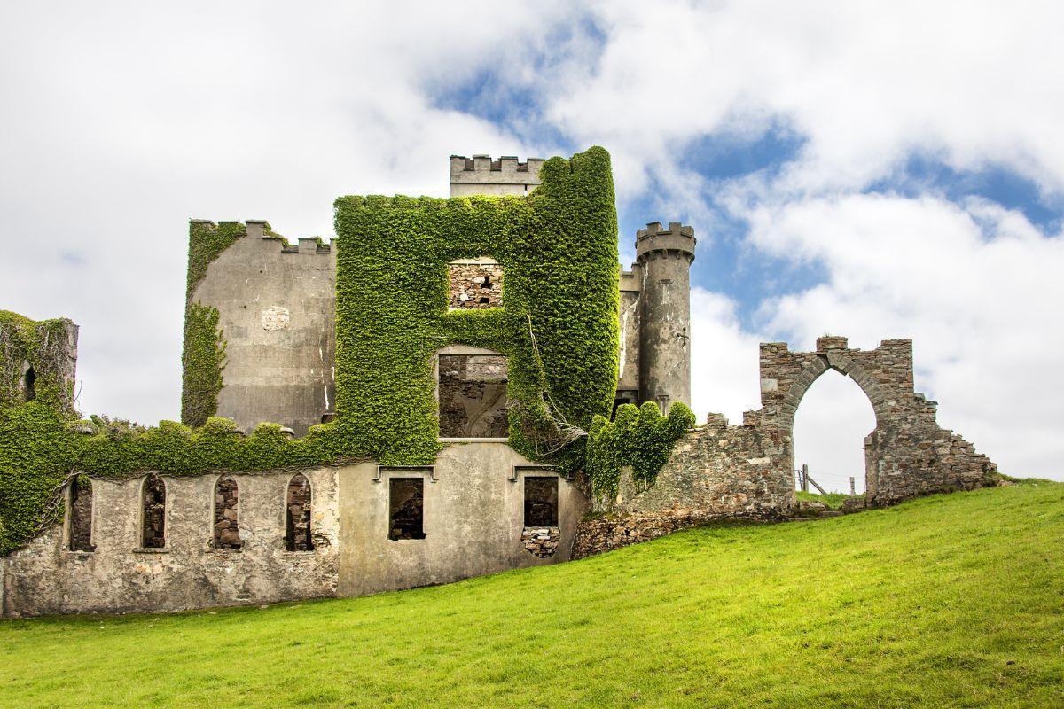 https://media-cdn.tripadvisor.com/media/attractions-content--1x-1/13/af/9d/ec.jpg