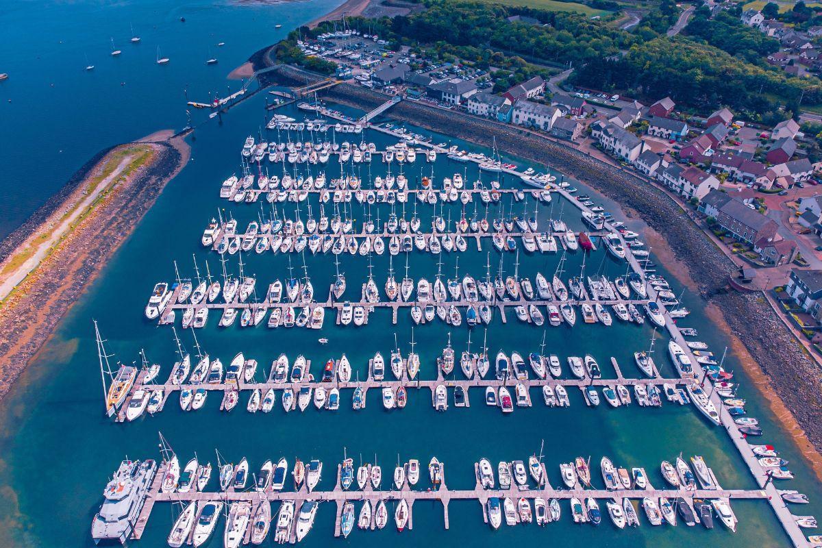 https://media-cdn.tripadvisor.com/media/attractions-content--1x-1/13/b2/2b/bc.jpg