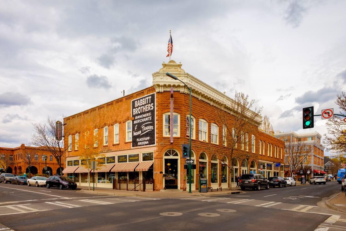 https://media-cdn.tripadvisor.com/media/attractions-content--1x-1/13/b8/75/30.jpg