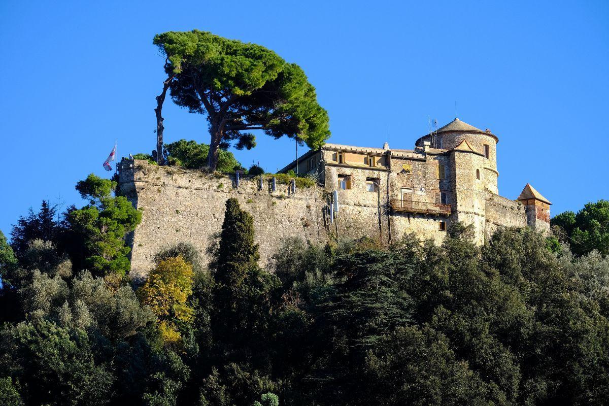 https://media-cdn.tripadvisor.com/media/attractions-content--1x-1/13/c1/95/5e.jpg