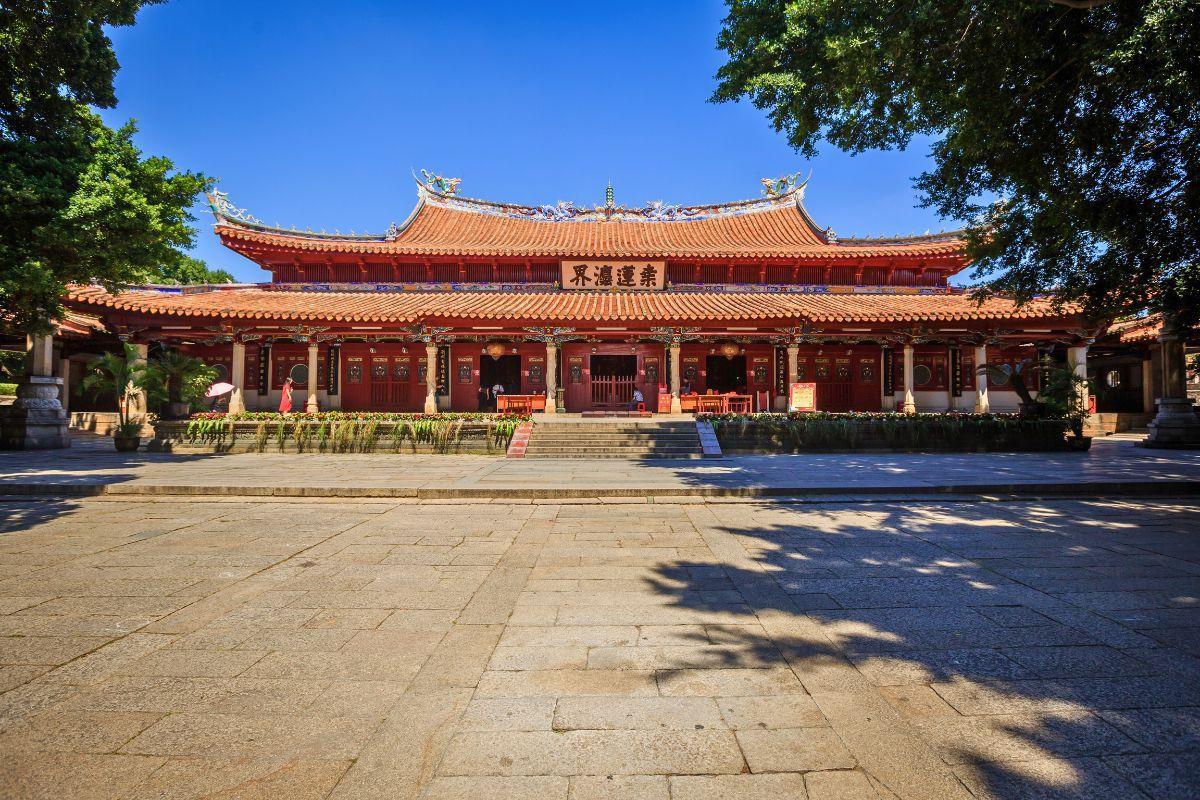 https://media-cdn.tripadvisor.com/media/attractions-content--1x-1/13/c1/f4/cd.jpg