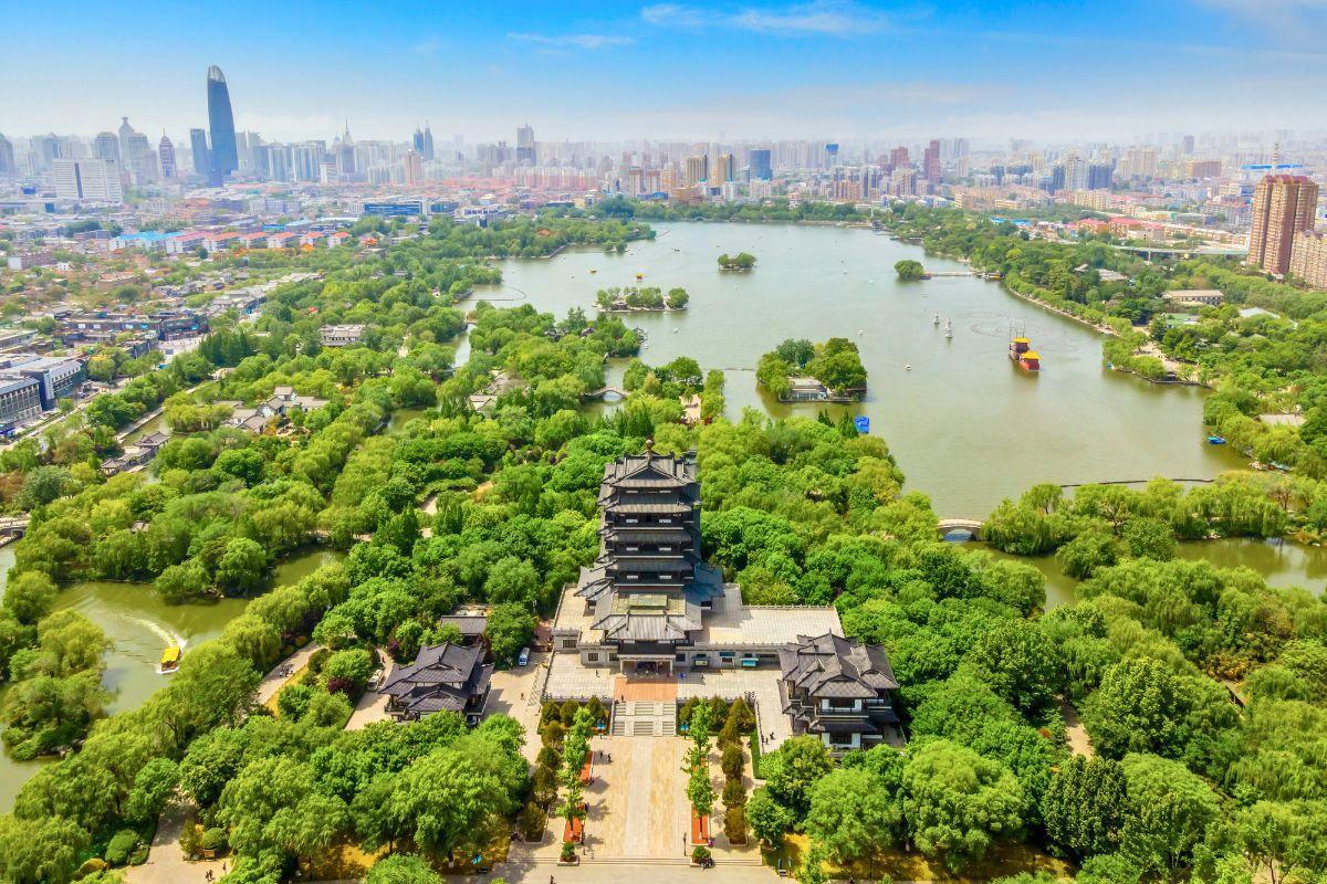 https://media-cdn.tripadvisor.com/media/attractions-content--1x-1/13/cc/d2/24.jpg
