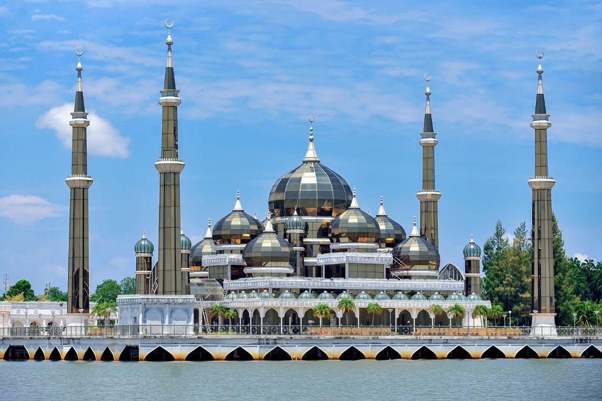 https://media-cdn.tripadvisor.com/media/attractions-content--1x-1/13/cd/3f/9a.jpg