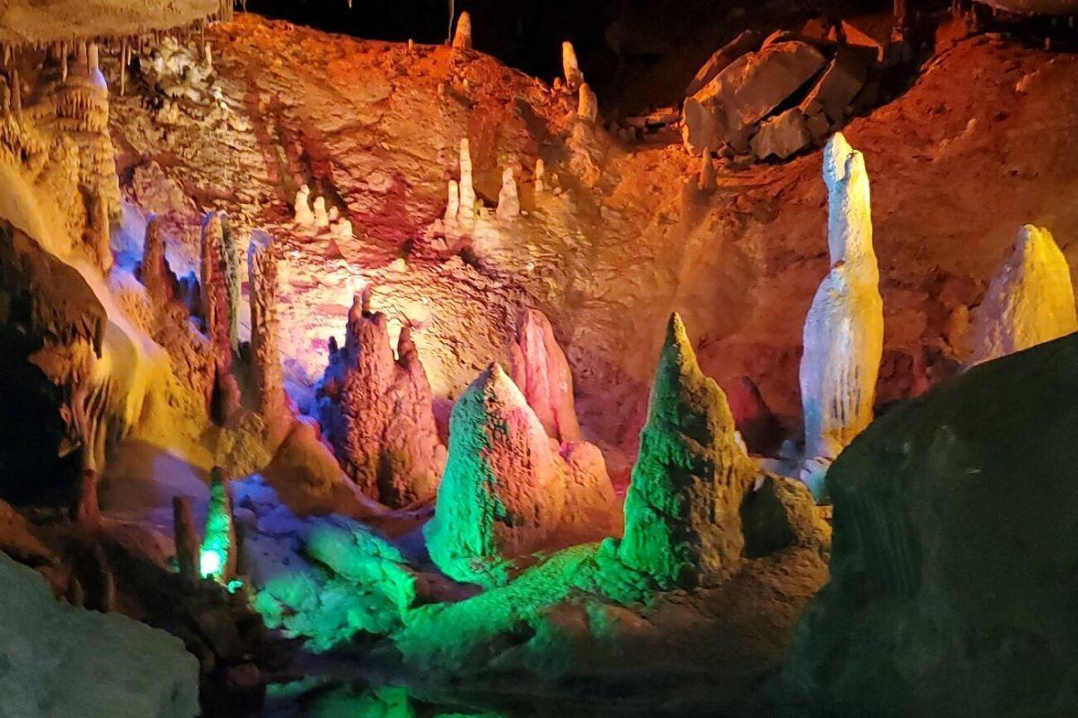 https://media-cdn.tripadvisor.com/media/attractions-content--1x-1/13/d2/70/8e.jpg