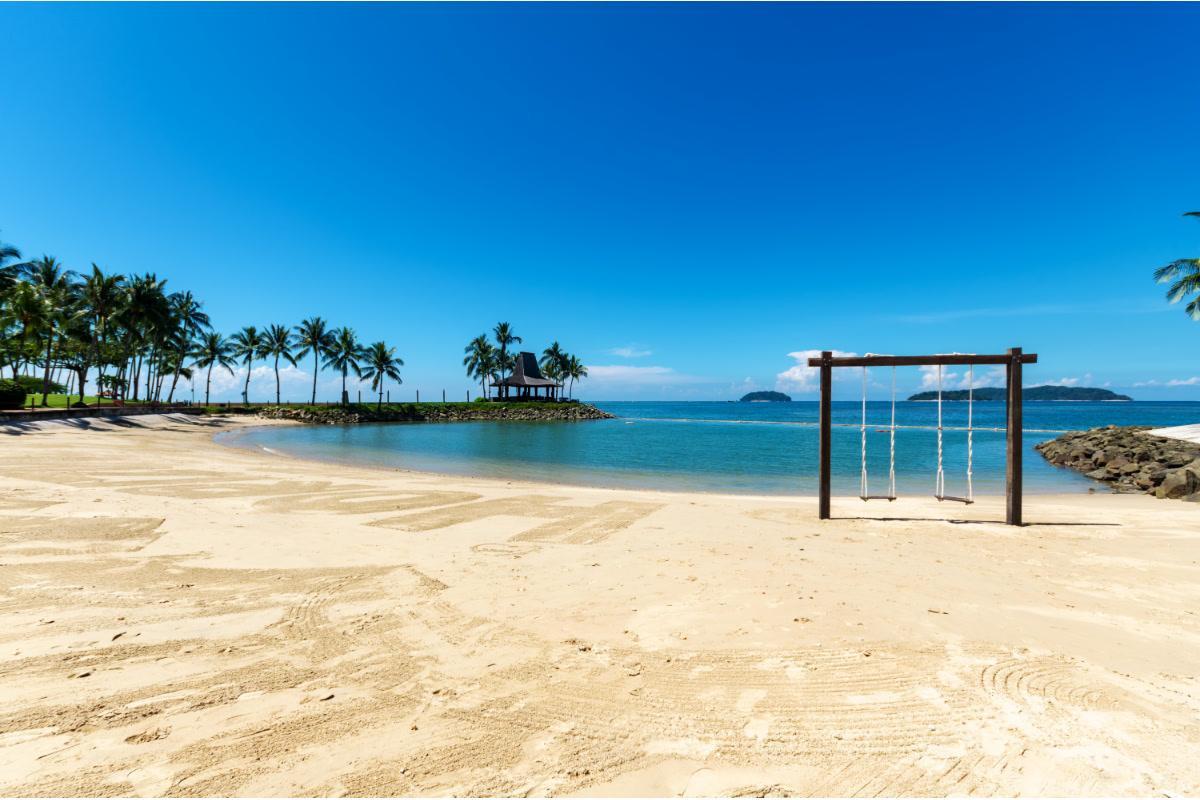 https://media-cdn.tripadvisor.com/media/attractions-content--1x-1/13/d9/84/3b.jpg