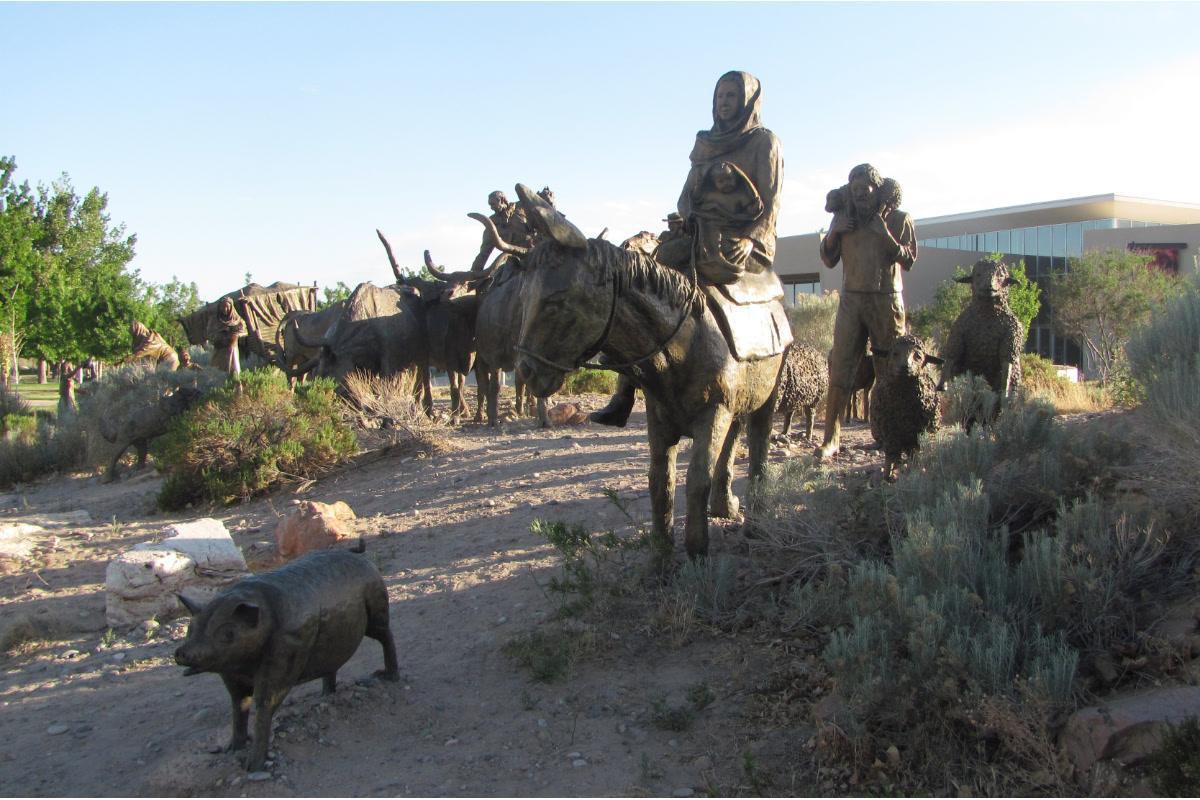 https://media-cdn.tripadvisor.com/media/attractions-content--1x-1/13/e2/b3/6d.jpg