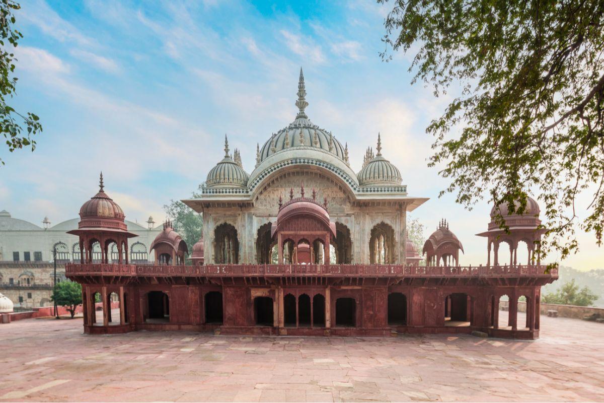 https://media-cdn.tripadvisor.com/media/attractions-content--1x-1/14/09/1d/f0.jpg