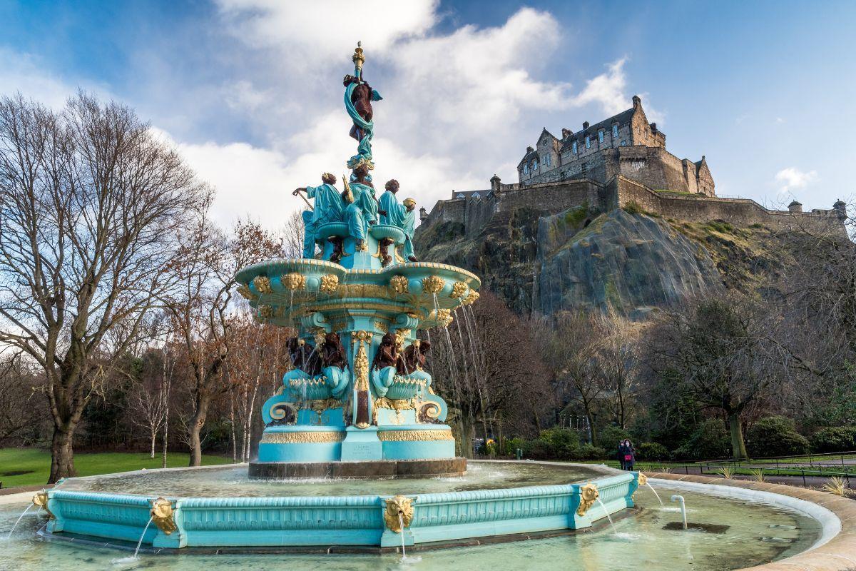 https://media-cdn.tripadvisor.com/media/attractions-content--1x-1/14/19/15/63.jpg