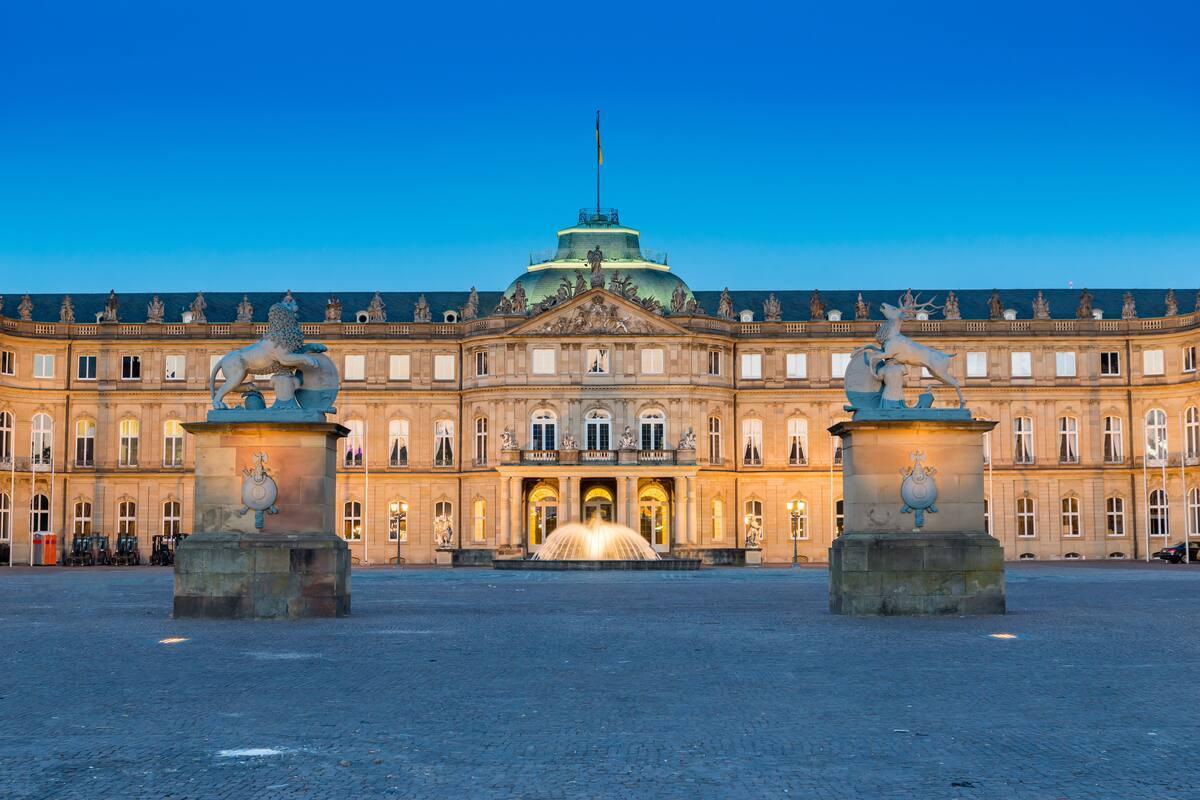 https://media-cdn.tripadvisor.com/media/attractions-content--1x-1/14/5e/0e/2b.jpg