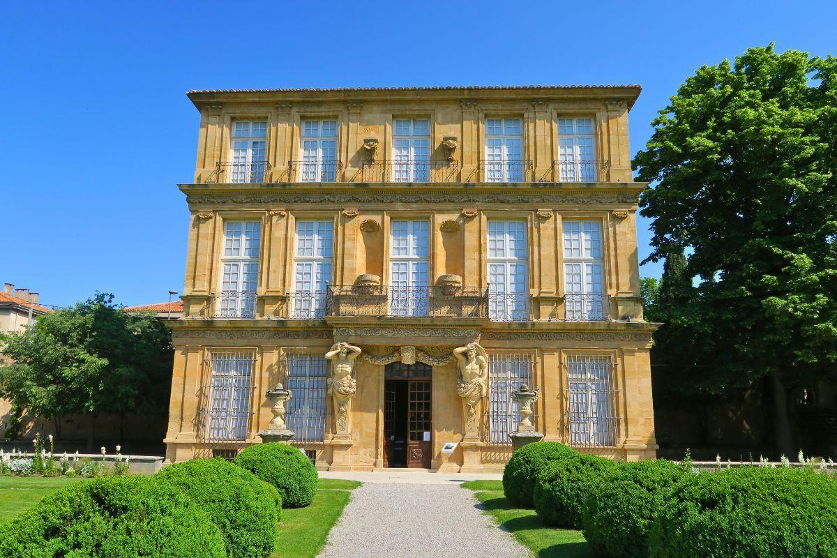 https://media-cdn.tripadvisor.com/media/attractions-content--1x-1/14/86/50/cd.jpg