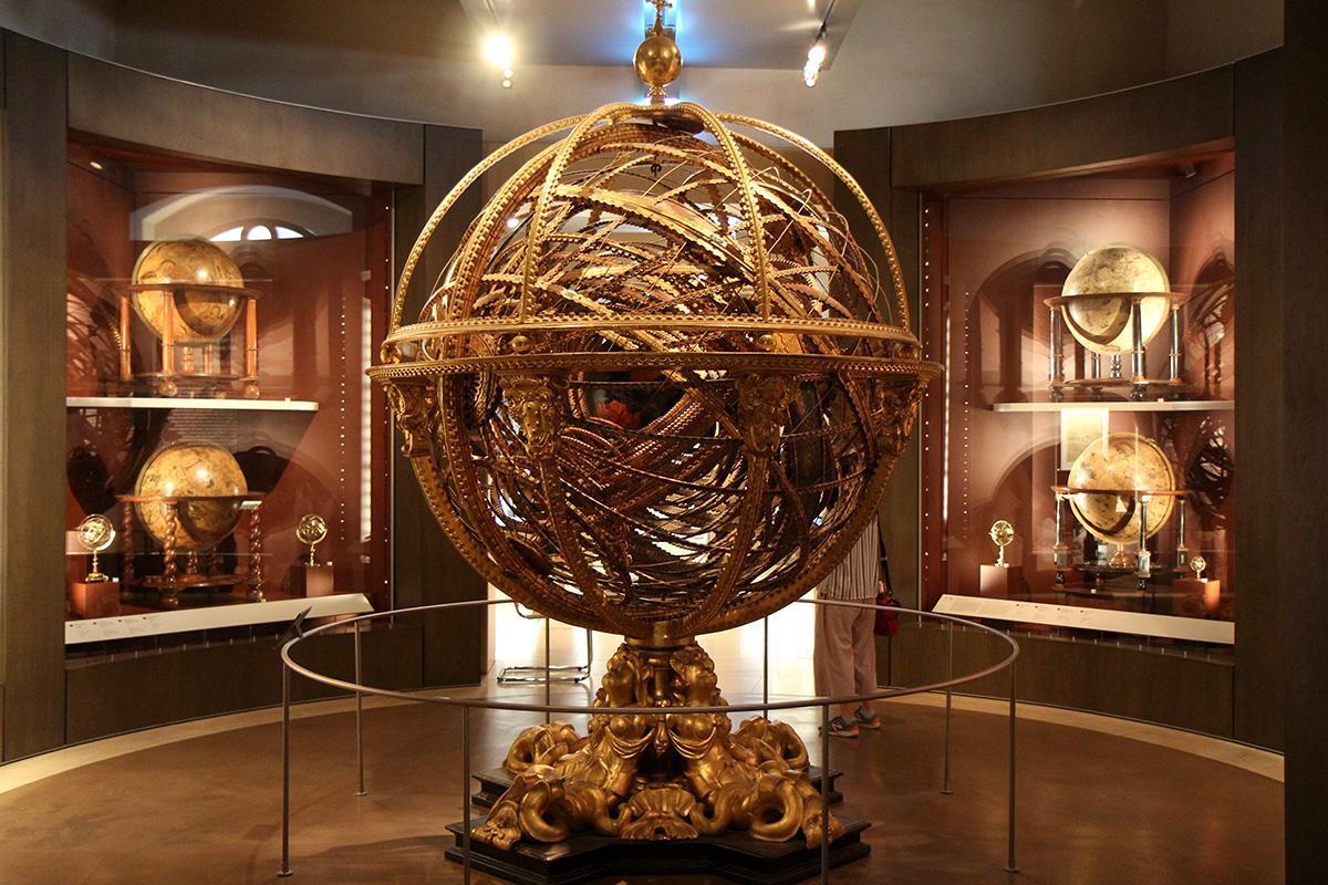 https://media-cdn.tripadvisor.com/media/attractions-content--1x-1/14/94/b4/34.jpg
