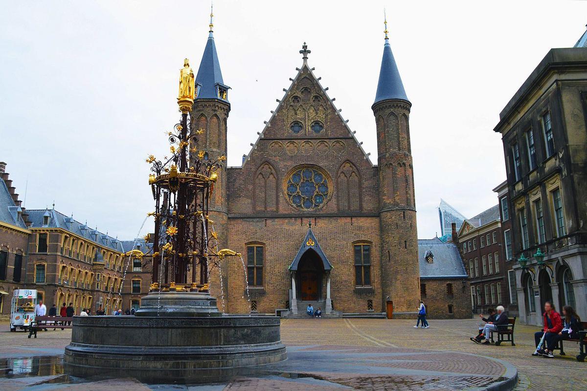 https://media-cdn.tripadvisor.com/media/attractions-content--1x-1/14/b8/e9/c2.jpg