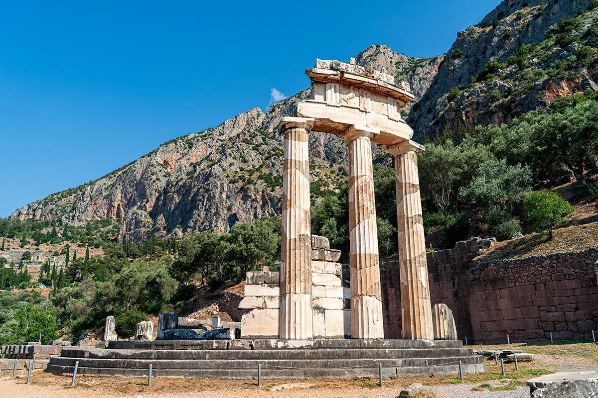 https://media-cdn.tripadvisor.com/media/attractions-content--1x-1/14/be/4f/53.jpg