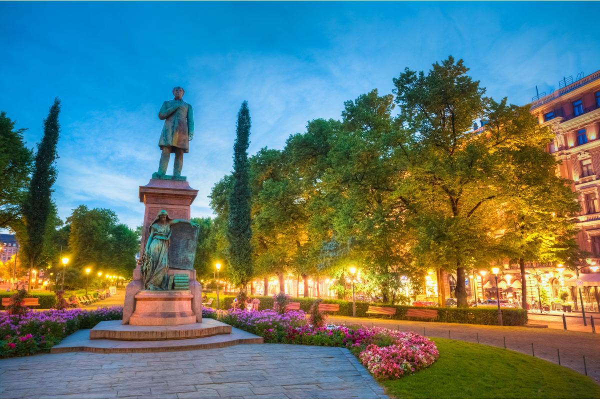 https://media-cdn.tripadvisor.com/media/attractions-content--1x-1/15/29/b3/47.jpg