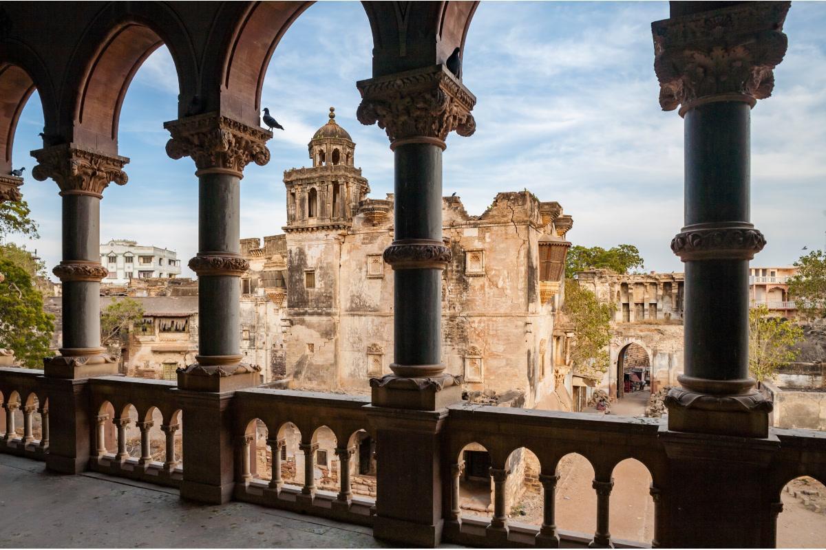 https://media-cdn.tripadvisor.com/media/attractions-content--1x-1/15/30/a0/1a.jpg