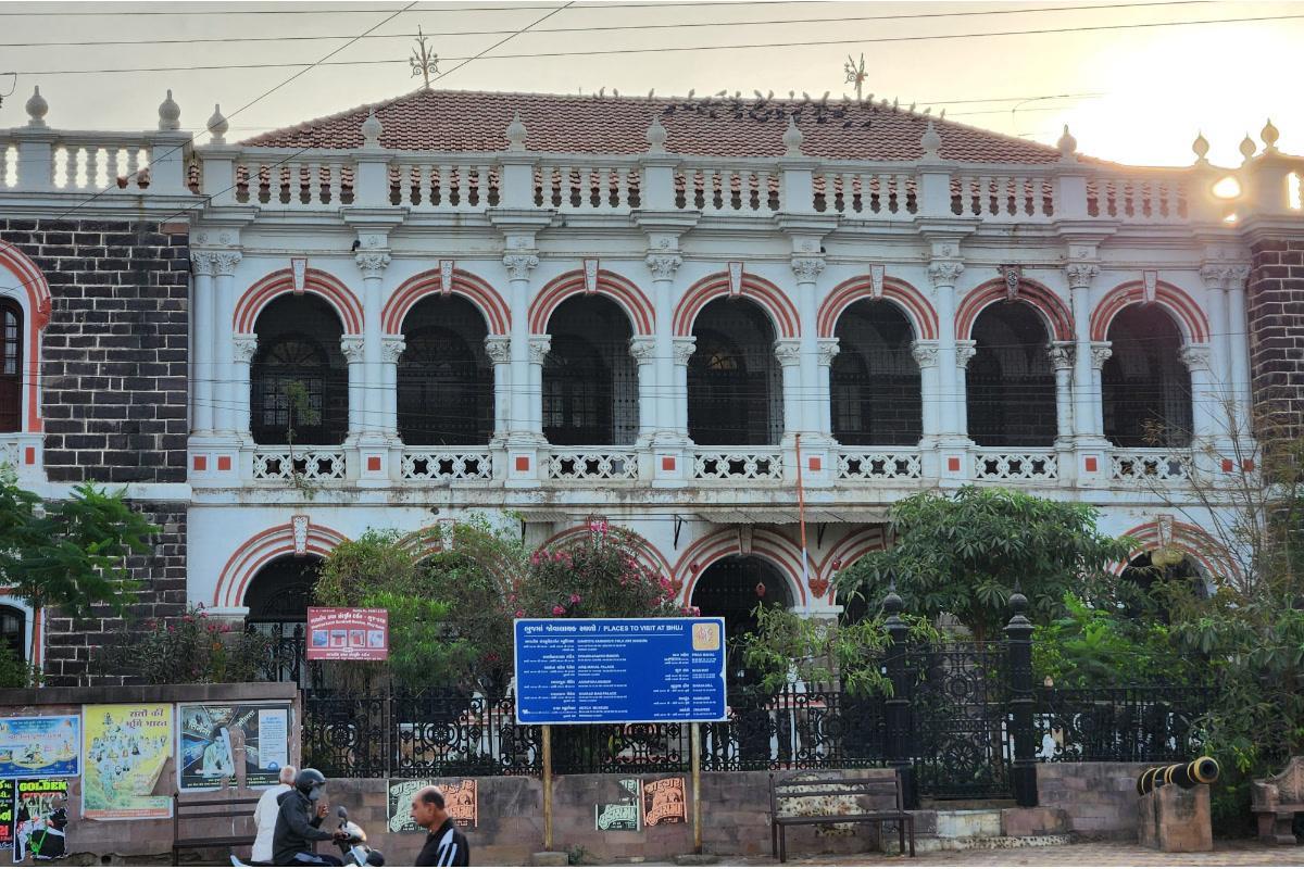https://media-cdn.tripadvisor.com/media/attractions-content--1x-1/15/30/a0/47.jpg